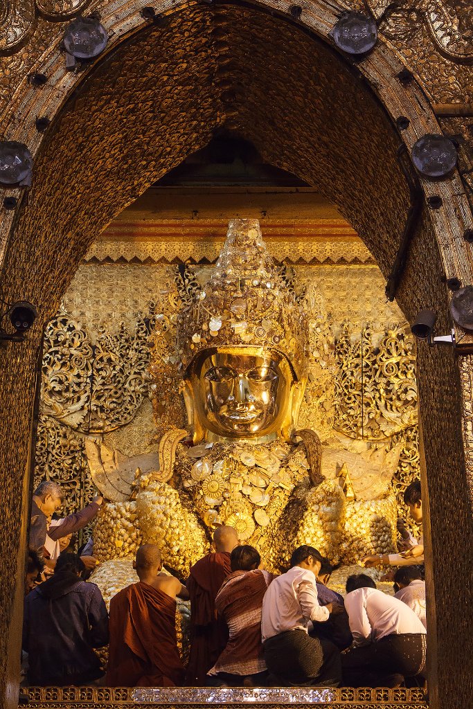 11-The gold Buddha image in the Mahamuni Pagoda.jpg